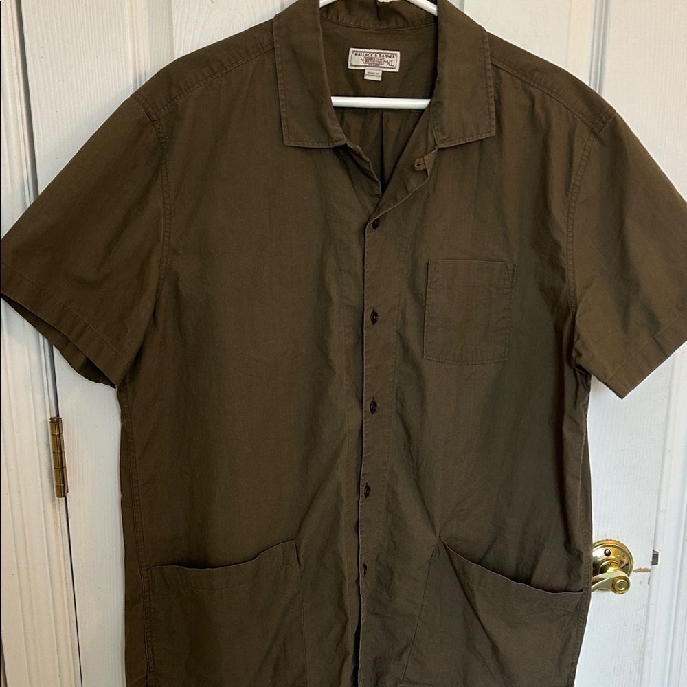 Men's Olive Green Short Sleeve Shirt with front pockets